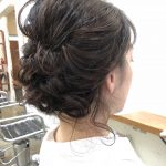 ヘアアレンジはおくれ毛がポイント！